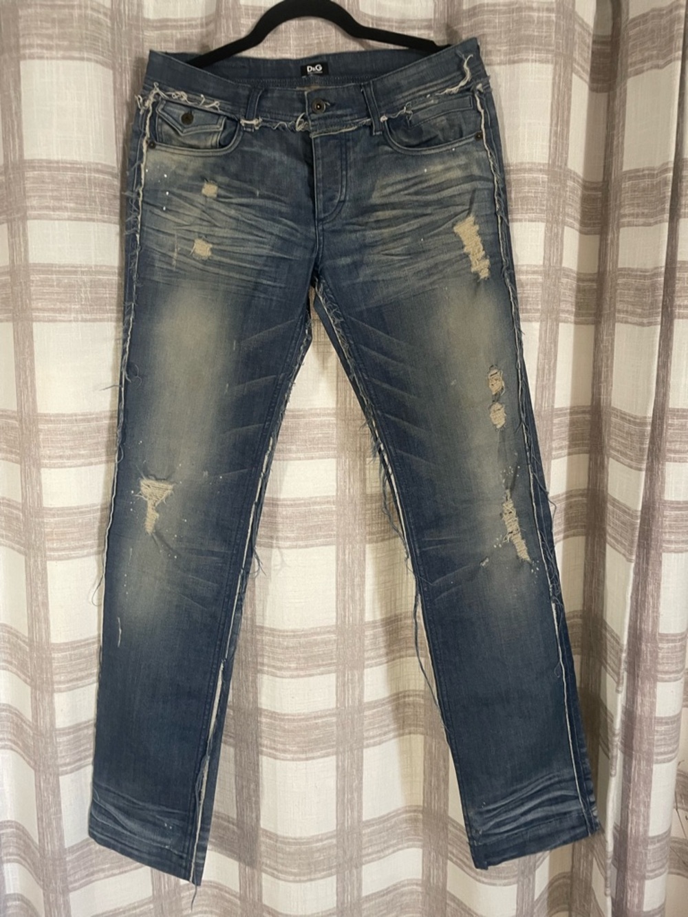 D&G Slim Straight Distressed Jeans in Washed Blue